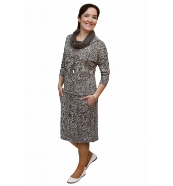 NM 44-3 - dámské šaty antracitové nápisy