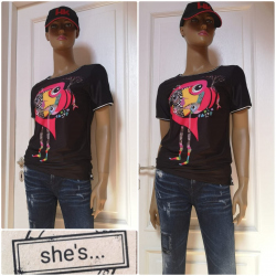 She´s - dámské tričko  barevný vzor