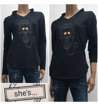 Shes - dámské tričko kočka s kapucí černé